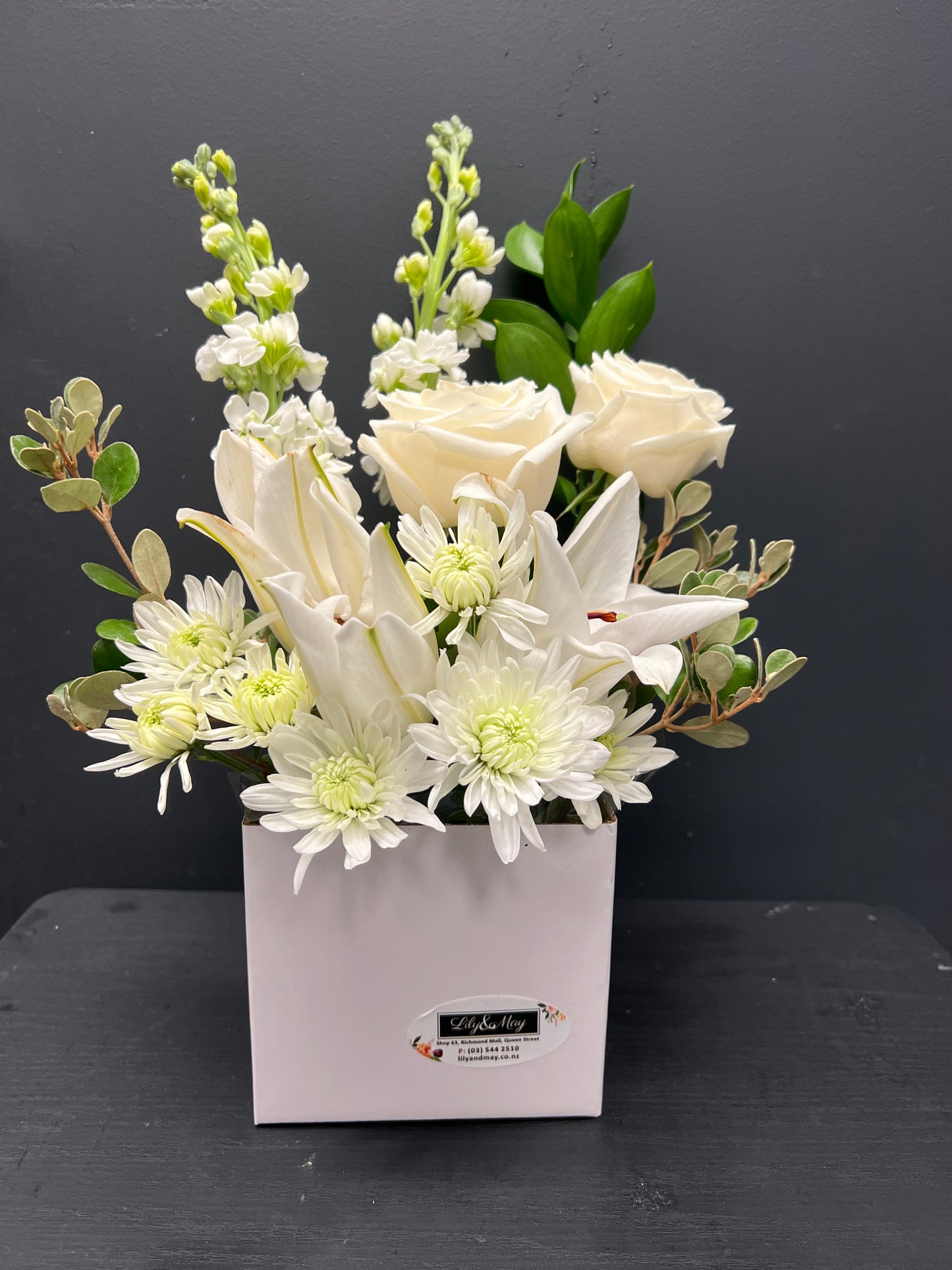 Flower arrangement in posies box