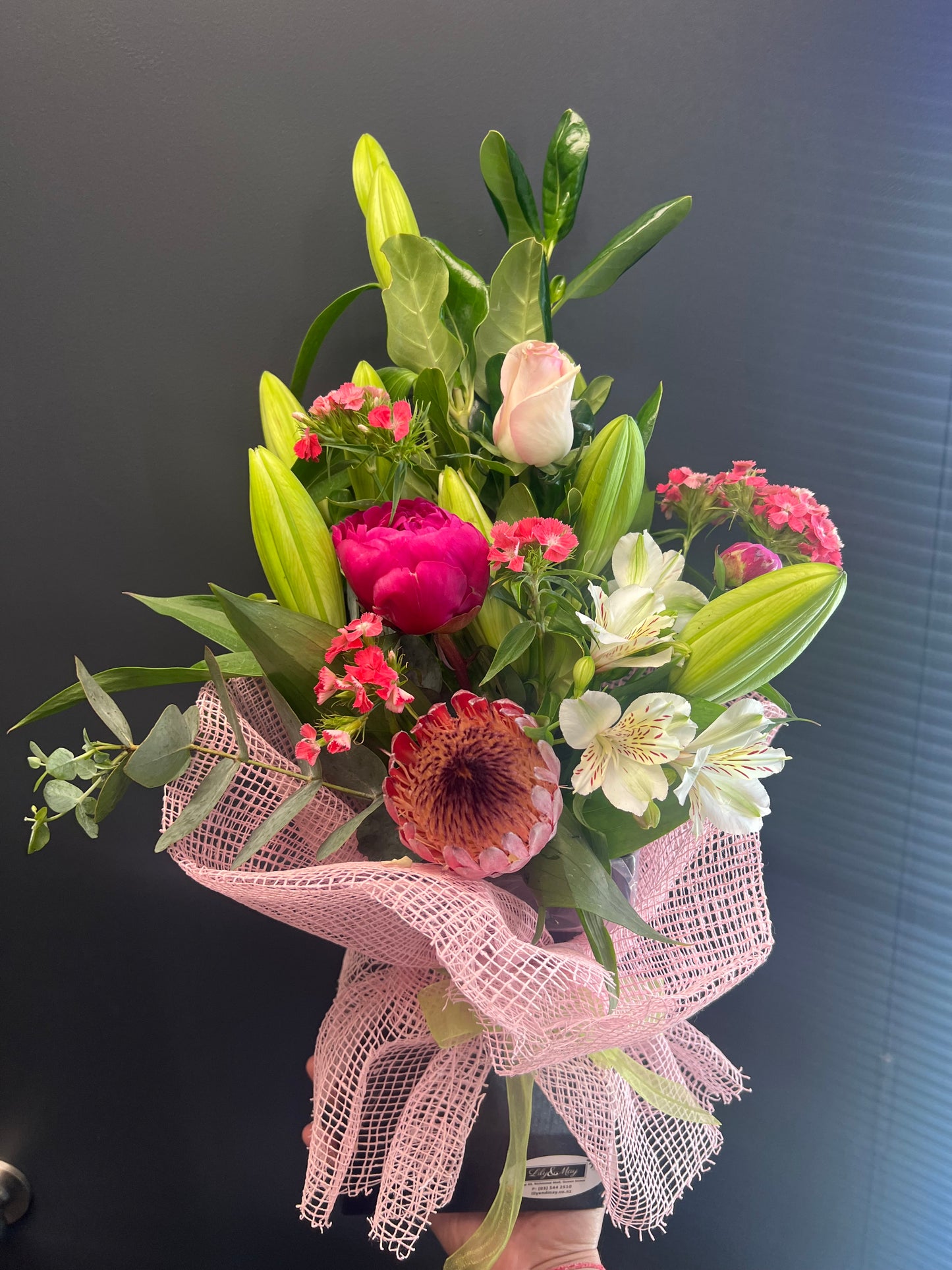 A Vase Pot box with premium mash wrap