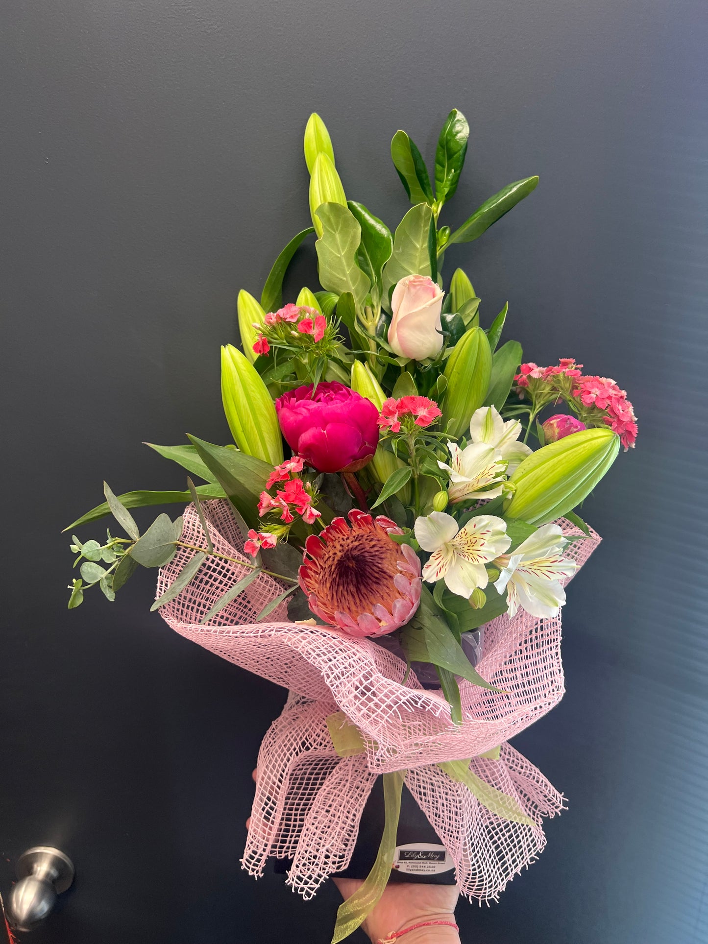 A Vase Pot box with premium mash wrap
