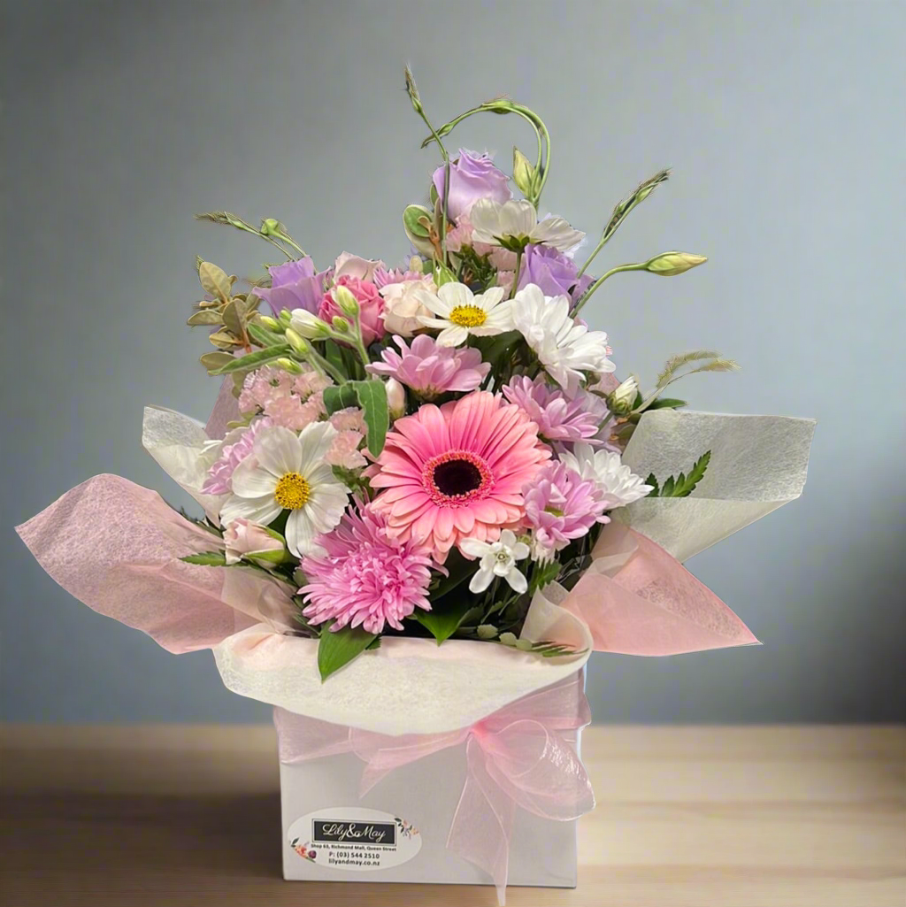 Flower arrangement in posies box